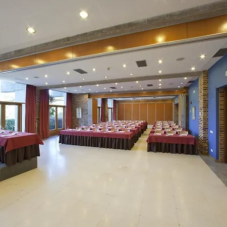 호텔 파라도르 데 4*